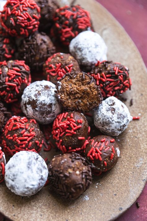 This easy rum balls recipe only takes 20 minutes to make, with simple ingredients and a food processor! It's a no nut recipe that uses vanilla wafer cookies as a base - but you can use any crunchy cookie! This no bake Christmas dessert is perfect to make ahead of the holidays as it stores easily and freezes well. These rum balls are moist, boozy, festive, and fun to make or give as holiday gifts! No Bake Chocolate Rum Balls, Nut Free Rum Balls, Booze Balls Recipe, Rum Balls No Nuts Recipe, Rum Ball Recipe, Easy Rum Balls Recipe, Alcohol Candy Recipes, Rum Balls With Vanilla Wafers, Rum Balls Recipe Christmas