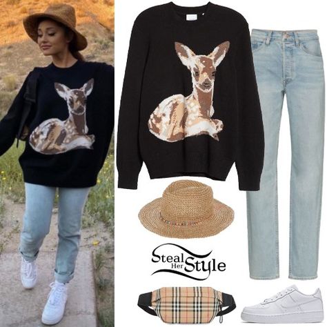 Ariana Grande posed at Amangiri Resort in Utah wearing a Deer Intarsia Wool Sweater ($620.00) and Vintage Check Belt Bag ($690.00) both by Burberry, 3X1 x Mimi Cuttrell Kirk Mid-rise Boyfriend Jeans ($186.00), a straw hat gifted by the hotel similar to this one ($37.00 – pictured) and Nike Air Force 1 Sneakers ($90.00). Ariana Grande Outfit, Ariana Grande Outfits Casual, Music Video Outfits, Amangiri Resort, Deer Sweater, Sew In Wig, Mode Kylie Jenner, Black Deer, Ariana Grande Outfits