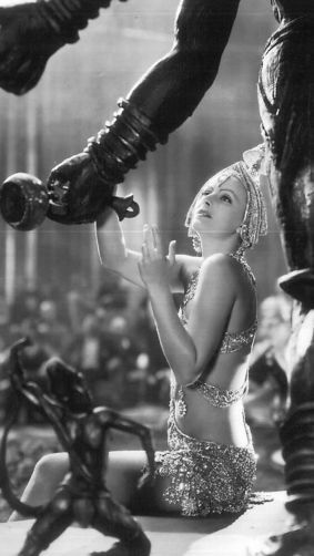 Greta Garbo, "Mata Hari", 1931. Silver Screen Actresses, Vintage Hollywood Glamour, Arts Magazine, Hollywood Cinema, Mata Hari, Greta Garbo, Hollywood Icons, Vintage Glamour, Vintage Hollywood