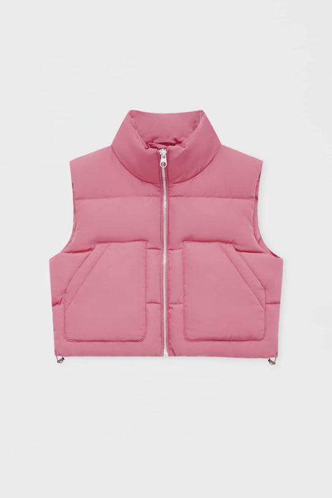 Short colourful puffer gilet Dress And Jacket Outfit, Cute Outfits Pink, Fall Jackets Outfit, Fitness Fashion Outfits, Cute Outfits With Jeans, Winter Fashion Outfits Casual, Fashion D, Fashion Drawing Dresses, Pink Jeans