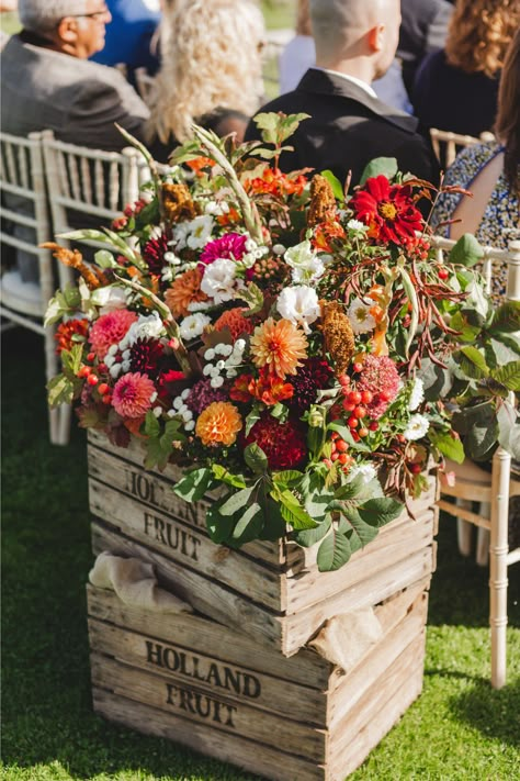 Floor Alter Flowers, Rustic Wedding Flower Arrangements, Fall Ceremony Flowers, Outdoor Wedding Ceremony Decorations, Autumn Outdoor Wedding, Vintage Wedding Flower Arrangements, Floral Columns, Natural Wedding Bouquet, Barn Wedding Flowers