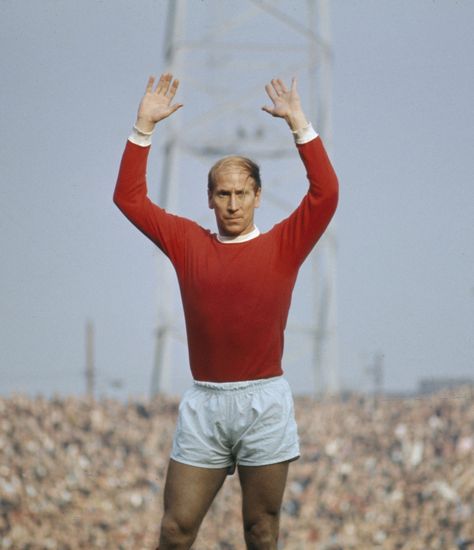 Bobby Charlton Phil Jones, Bobby Charlton, Manchester United Legends, Vintage Soccer, Ipswich Town, Best Football Team, Football Icon, European Cup, Match Highlights