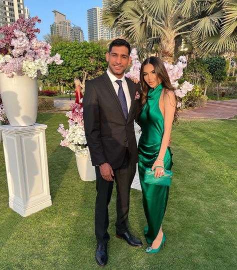 Faryal Makhdoom, Amir Khan, Celebrity Stars, Wedding Reception Dress, Bollywood Dance, Luxury Wedding Venues, Wedding Hall, Wedding Costs, Reception Dress