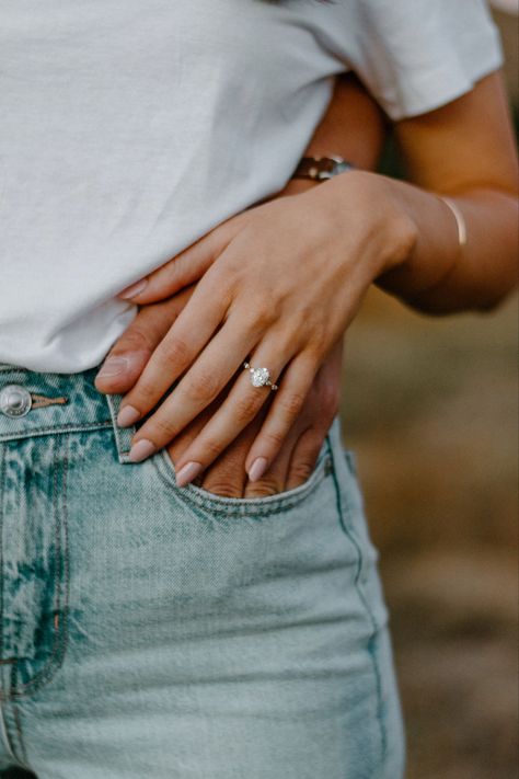 Blue Jean Engagement Photos, White T Shirt Engagement Photos, Jeans And White Shirt Engagement Photos, White Tshirt Engagement Pictures, Shy Engagement Photos, Photography Poses Engagement, Engagement Pics Ideas, Engagement Picture Nails Ideas, Engagement Photos White Shirt And Jeans