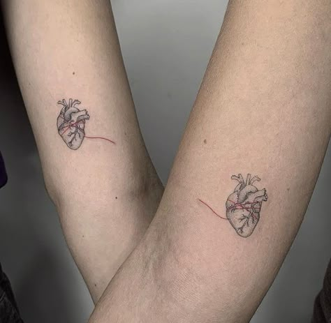 Heart Tattoo Family, Cute Couple Tattoo Ideas, Cute Couple Tattoo, Cat Face Tattoos, Matching Tattoos For Couples, Matching Bff Tattoos, Couple Tattoo Ideas, French Tattoo, Tattoos For Couples