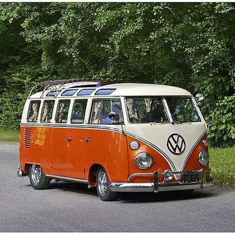 Combi Hippie, Vw Kampeerwagens, Vintage Volkswagen Bus, Volkswagon Van, Scooters Vespa, Van Volkswagen, Kombi Motorhome, Aryton Senna, Volkswagen Vans