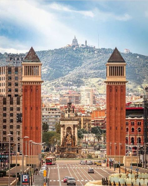 Barcelona Spain Barcelona Tourist Attractions, Spain Aesthetic, Visit Barcelona, Barcelona City, Spanish Architecture, Barcelona Travel, Europe Map, Instagrammable Places, Barcelona Spain