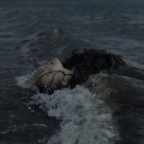 Dark Mermaid, Siren Mermaid, Water Nymphs, Mermaid Aesthetic, Sea Witch, Witch Aesthetic, Fantasy Aesthetic, In The Ocean, Elder Scrolls