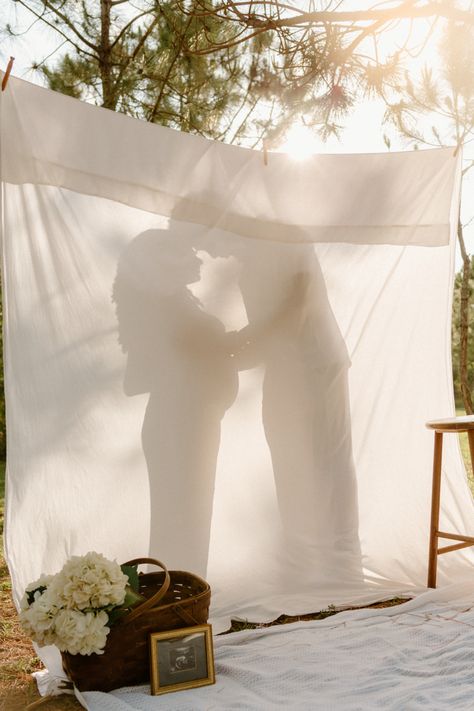 Travel Maternity Shoot, Outdoor Backdrop Maternity Photoshoot, Maternity Shoot With White Sheet, Vintage Inspired Maternity Shoot, Photographer Ideas Creative, Maternity Sheet Photos, Maternity Photos Clothes Line, Announcing Pregnancy Picture Ideas, Maternity Photography Sheet Backdrop