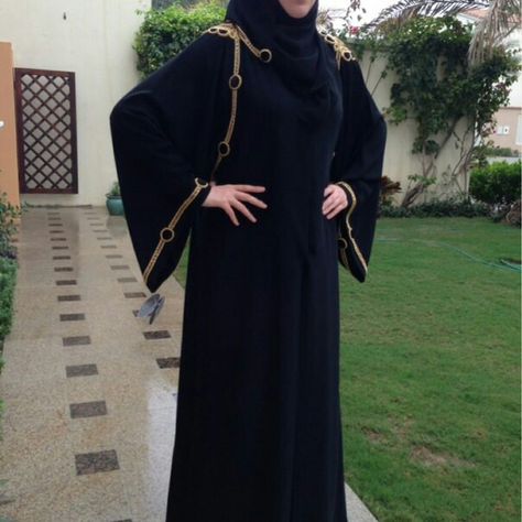 Naqab simple and latest design 😄 Burka Design Dubai Simple, Burka Design Dubai, Burka Design, Abaya Niqab, Black Abaya Designs, Abaya Fashion Dubai, Designs Mehndi, Muslim Dresses, Niqab Fashion