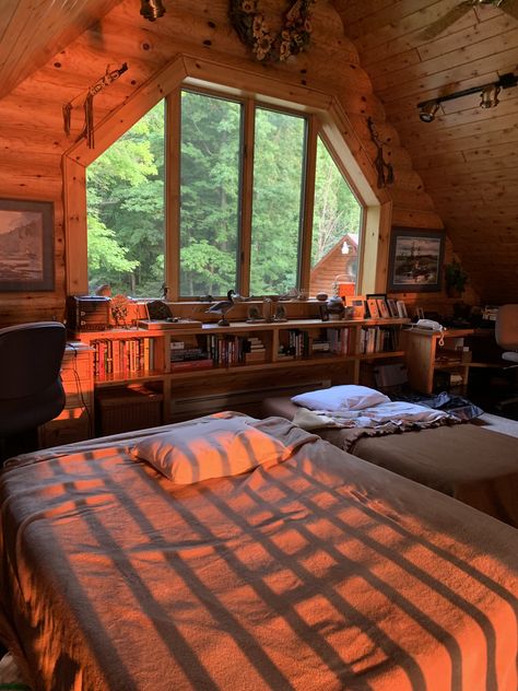 Grandmas House Bedroom, Old Wood House Interior, Cabin Inside Aesthetic, Log Cabin Astethic, Alaska House Interior, Summer Cabin Interior, Grandma's House Aesthetic, Dream Home Cozy, Simple House Aesthetic