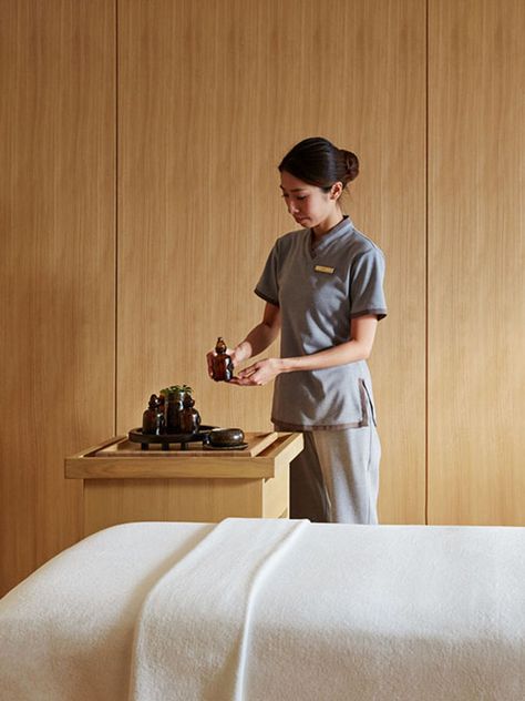 Aman Tokyo, Pamper Session, Massage Place, Massage Dos, Spa Uniform, Spa Interior, Tokyo Hotels, Spa Design, Spa Room