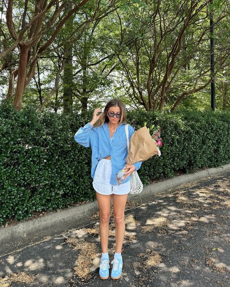 soaking in all the summer farmers market runs 💐🩵 #ootd #outfitinspiration #summerstyle #pintereststyle #pinterestaesthetic #pinterestinspired #summeraesthetic Farmers Market Summer Outfit, Nova Scotia Outfits Summer, Summer Farmers Market Outfit, Farmers Market Outfit Summer Casual, Farmers Market Photoshoot, Market Outfit Ideas, Farmers Market Outfit Summer, Market Outfit Summer, Summer Farmers Market