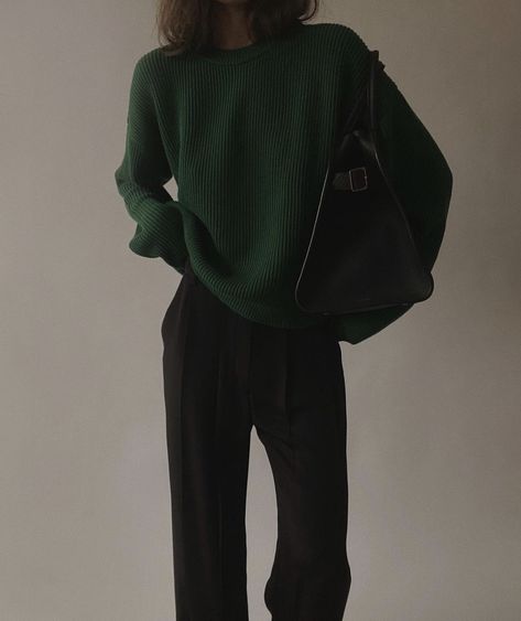 Green Knit Sweater, Joah Brown, Silk Trousers, Black Tank Top, Inspiration Mode, Casual Style Outfits, Mode Inspiration, Black Tank, Fall Winter Outfits