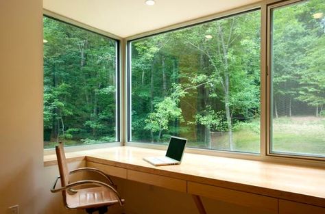 Built In Corner Desk | Corner window built-in desk Home Study Design, Window Desk, Minimalism Living, Windows Office, Mesa Home Office, Office With A View, House Renos, Designer Office, Office Interior Design Modern