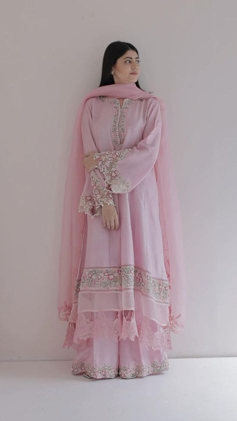 Pakistani Frock Design Casual, Daytime Glam, Pastel Dresses, Pakistani Party Wear Dresses, Simple Frocks, Lace Dress Design, Pakistani Fashion Casual, Pakistani Fancy Dresses, Pakistani Dresses Casual