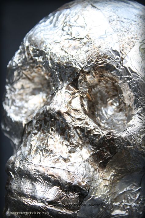 DIY Tarnished Foil Skulls | Halloween Decor | Me and Annabel Lee Diy Skull Mask, Diy Skull Decor, Goth It Yourself, Skull Wine, Diy Foil, Skeleton Model, Diy Skulls, Skeleton Head, Skull Wall Art