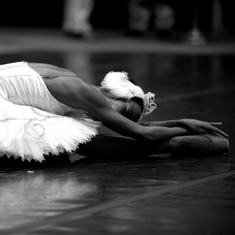 This Digital Platform Is Highlighting The Forgotten History Of Black Ballet | The Huffington Post Black Dancers, Ballet Beauty, Dance Dreams, Black Ballerina, Swan Princess, Ballet School, Digital Museum, Black Ballet, Black Femininity