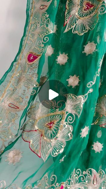 Vintage Dupatta, Vintage Saree, Fashion Festival, Jaipur India, Ahmedabad, Jaipur, Vintage Outfits, Vintage Fashion, Wedding Dresses