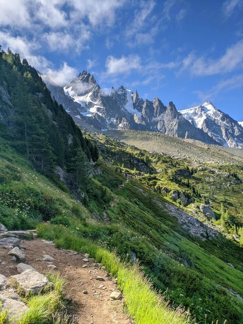 France Landscape, Adventure Aesthetic, Scenic Photography, Mountain Trails, French Alps, Geocaching, Beautiful Places To Travel, Nature Aesthetic, Pretty Places