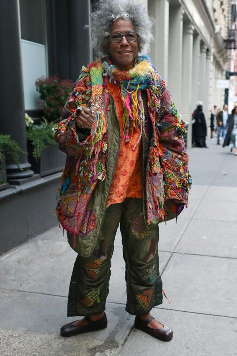 Phil Oh takes us through the 6 days of New York Fashion Week’s best street style outside the shows. Tap to see more. Crazy Style Fashion, Weird Street Style, Quirky Streetwear, Nyc Weird Fashion, Cognitive Overload, Eccentric Men’s Fashion, Funky Style Outfits, Crazy Fashion Outfits, Chaotic Fashion