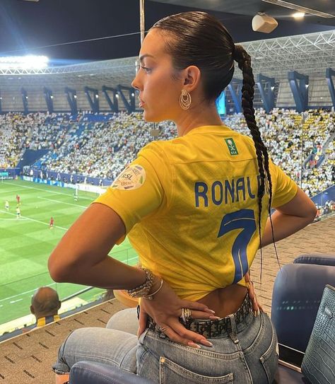 georgina rodriguez Georgina Rodriguez, Soccer Game, Home Ideas, Soccer, On Instagram, Football