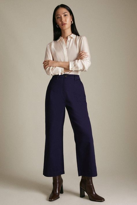 Navy Cropped Wide Leg Pants Outfit, Navy Trousers Outfit Women Work, Navy Wide Leg Trousers Outfit, Navy Wide Leg Pants Outfit, Navy Trousers Outfit Women, Wide Leg Crop Pants Outfit, Cropped Wide Leg Pants Outfit, Navy Trousers Outfit, Cropped Trousers Outfit