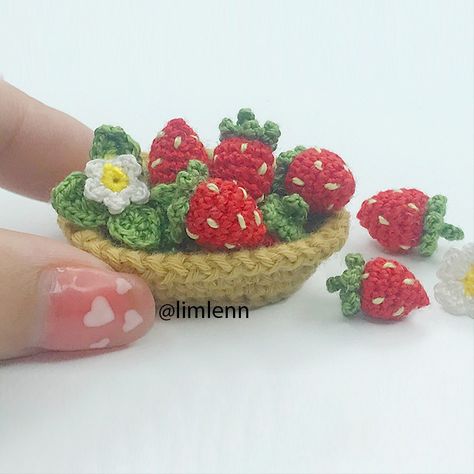 Strawberry Flower Crochet Pattern, Tiny Strawberry Crochet Pattern, Mini Strawberry Crochet Pattern, Small Strawberry Crochet Pattern, Tiny Crochet Projects Free, Crochet Mini Strawberry, Glow Crochet, Tiny Crochet Projects, Easy Amigurumi Crochet