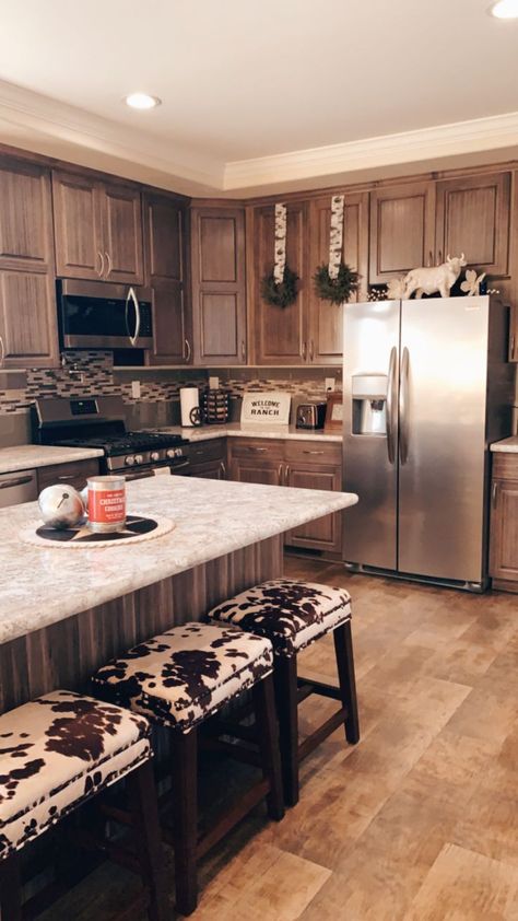 Western Kitchen Apartment, County Home Decor Ideas, White Western Kitchen, Western House Kitchen, Simple Western Kitchen, Kitchen Western Decor, House Interior Western, Small Country Home Decor, Western Home Decor Living Room Southwestern Style Ideas