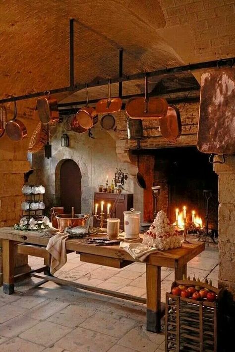 Fairytale kitchen Dapur Rustic, Old World Kitchens, Old Fashioned Kitchen, Ivy House, Purple Home, French Kitchen, Old Kitchen, Pots And Pans, Rustic Kitchen