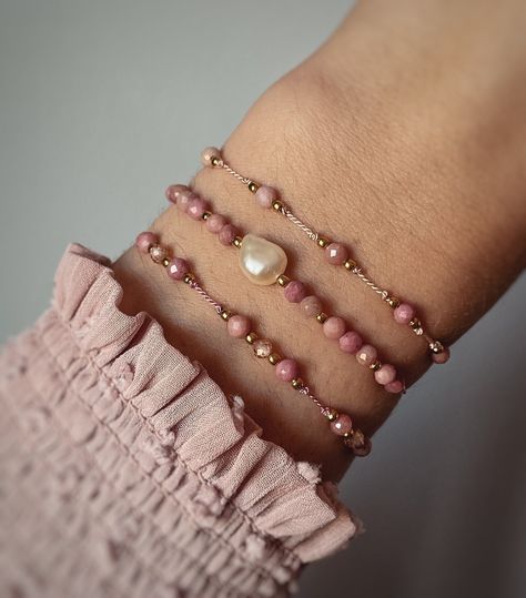 The bracelet is made of natural stones - rhodonite, rhodonite with champagne zircon or rhodonite with a natural pearl and gold-plated silver 925 balls. They are located on an extremely durable silk thread. The bracelet is adjusted by using a movable, gold-plated ball on the back. Thanks to this, we can adjust the size perfectly under our hand. The bracelet will fit wrists with a circumference of 12 - 20 cm. It is a minimalist accessory that has a lot of character at the same time. It will look b Ankle Bracelets Diy, Silk Bracelet, Minimalist Accessories, Metalsmithing Jewelry, Bracelets Design, Natural Stone Bracelets, Bracelet Diy, Handmade Beaded Jewelry, Minimalist Bracelet