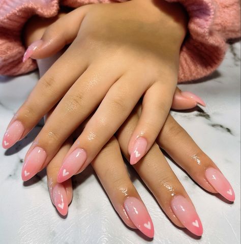 Aura Nails With Heart, Pink Ombre Nails With Hearts, Ombre With Heart Nails, Ombré Heart Nails, Rose Ombre Nails, Heart Ombre Nails, Heart Aura Nails, Ombre Heart Nails, Ombre Nails With Heart