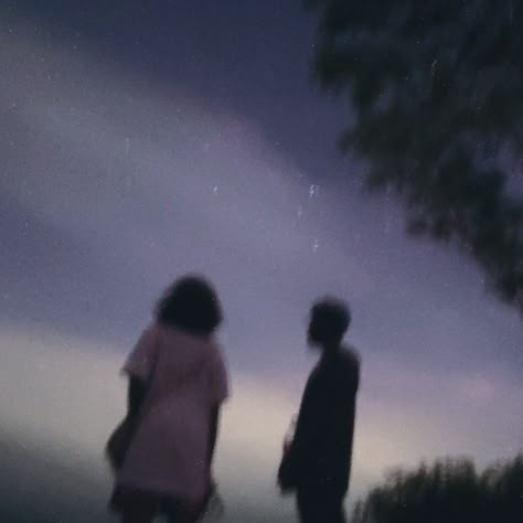 If its possible let's put everything back aside run away to a far land and watch the stars and moon together Runaway Vibes, Runaway Core, Revival Aesthetic, 2014 Grunge, Tumblr Grunge Aesthetic, Grunge Teen, Watch The Stars, Its Possible, Couple Running