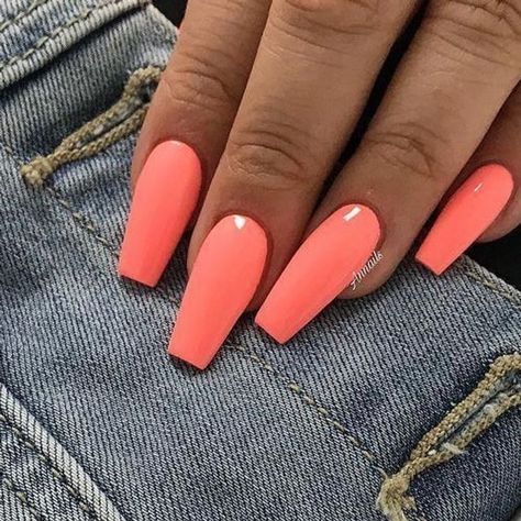 Uñas coral, ¿por qué deben ser tu elección para este verano? Coral Nails With Design, Summer Nails Colors Designs, Winter Colours, Nails 2017, White Tips, Trending Nails, Peach Nails, Coral Nails, Cuticle Care