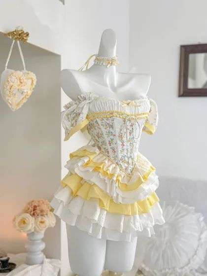 Floral Print Ruffled Lace-up Corset Top + Tiered Ruffles Skort Set Summer Outfit Design, Black And Yellow Dress, 파티 드레스, Puff Dress, Fairytale Dress, Fashion Design Drawings, Shorts Pants, Really Cute Outfits, Fancy Outfits