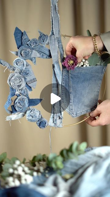 Beyonce Jeans, Shoe Lacing Techniques, Jeans Refashion, Upcycling Art, Carpentry Diy, Diy Upcycle, Summer Wedding Outfits, Summer Black Dress, Upcycle Jeans