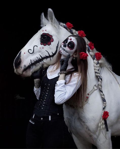 🍉Horsepost and more🍉71k😱😍 on Instagram: “Wow great work👀❤️ . Ich geh auch auf eine Halloween party 🙉 . werbung  @libontova @rita.lozhkina.photo” Horse Halloween Ideas, Horse Fancy Dress, Horse Halloween Costumes, Horse Costumes, Scary Costumes, Hobby Horse, White Horses, Cute Horses, Equine Photography