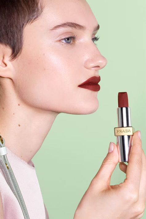 Prada Makeup, Prada Beauty, Monochrome Makeup Look, Refillable Lipstick, Rouge Lipstick, Lip Contouring, Cosmetics Industry, Moisturizing Serum, Matte Lipstick