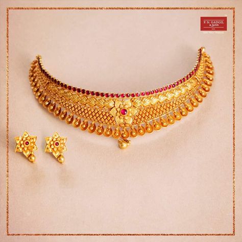 Gold Maharashtrian Necklace, Gold Choker Necklace Indian Bridal With Price, Bridal Gold Jewellery With Price, 20 Grams Gold Choker Designs, Neck Choker Designs Gold, Tanishq Jewellery Gold Necklaces Bridal, Fancy Gold Necklace Designs, Chokar Design Jewelry In Gold, Gold Choker Design