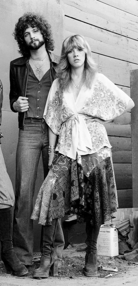 Stevie and Lindsay Stevie And Lindsey, Stevie Nicks Costume, Stevie Nicks 70s, Stevie Nicks Concert, Rockstar Costume, Stevie Nicks Lindsey Buckingham, Girl Group Costumes, Buckingham Nicks, Stevie Nicks Style