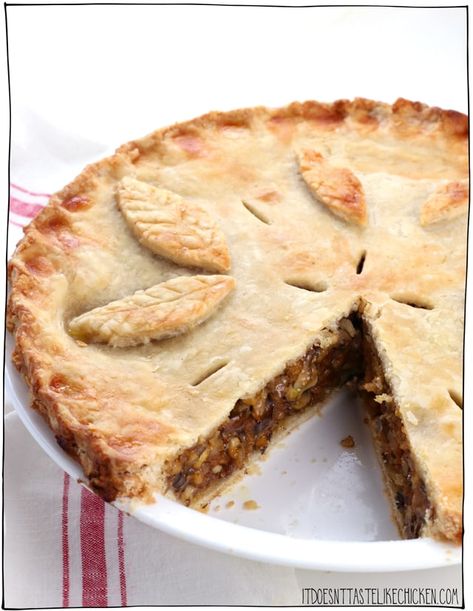 Vegan Tourtiere, Tofu And Mushrooms, Savoury Pie, Vegan Autumn, Vegan Pies Recipes, Vegan Xmas, Christmas Main Dishes, Dinner Pies, Vegan Pie Crust