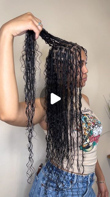 Wet And Wavy Goddess Box Braids, Light Boho Knotless Braids, How To Style Short Goddess Braids, Straight Goddess Braids, Extra Boho Knotless Braids, Knotless Box Braids Medium Boho, Medium Length Boho Knotless Braids, Water Curls Braids, Boho Knotless Twists