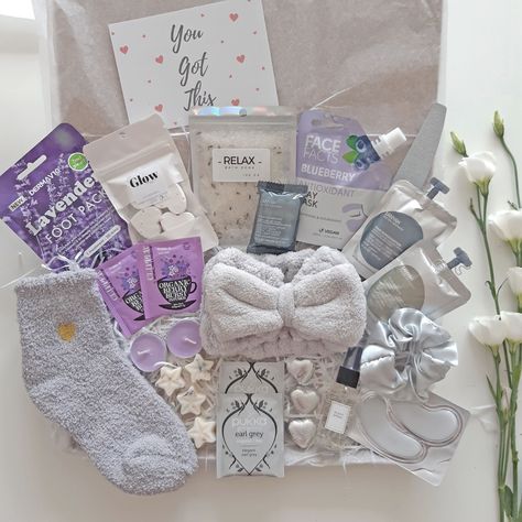 COSY SELF CARE Spa Gift Box for Women Birthday Pamper Hamper - Etsy Diy Spa Gifts, Collagen Lip Mask, Handmade Lavender Soap, Makeup Headband, Hampers For Her, Gift Box For Women, Relaxation Spa, Vegan Bath Products, Hamper Gift