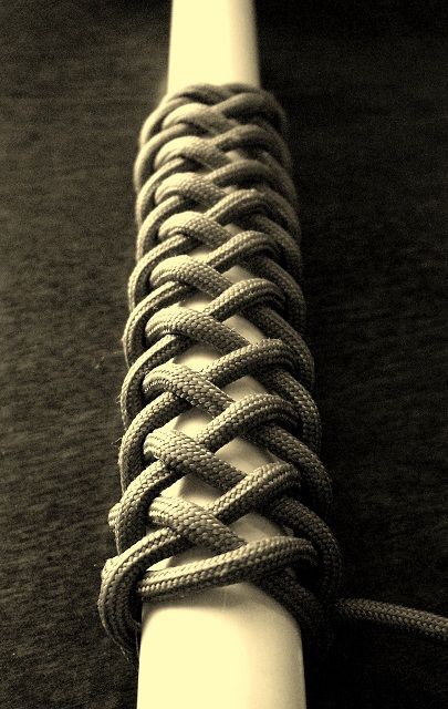 Turks Head Knot, Paracord Wrap Handle, Parachute Cord Crafts, Paracord Weaves, Paracord Projects Diy, Paracord Bracelet Patterns, Paracord Bracelet Tutorial, Paracord Braids, Cords Crafts