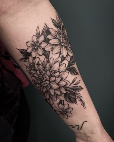 Black Dahlia Tattoo, Dahlia Flower Tattoos, Hand Tattoo Images, Dahlia Tattoo, Chrysanthemum Tattoo, C Tattoo, Floral Tattoo Design, Black Dahlia, Tattoo Videos