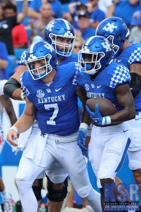 Kentucky got its first shutout since 2009 with Mark Stoops' family and friends in the stands on a beautiful day at Kroger Field Kentucky Football Wallpaper, Kentucky Wallpaper, Football Drip, Kentucky Football, Kentucky Sports, Blue Board, Kentucky Wildcats, Football Wallpaper, Big Blue