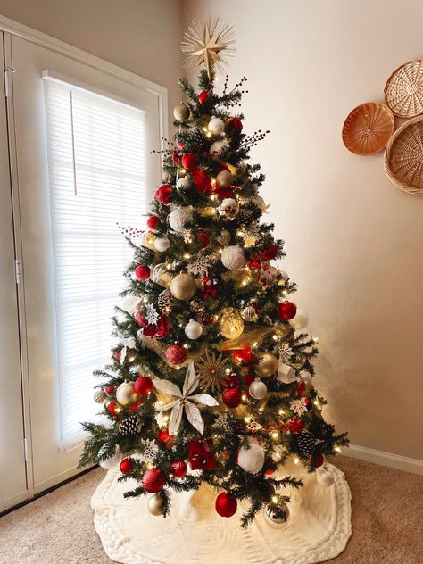 Red And Gold And Silver Christmas Tree, Christmas Tree Red White And Gold, Red And White Christmas Tree Ideas Living Rooms, Christmas Tree Red And White And Gold, Brown Gold And Red Christmas Tree, Christmas Tree Ideas Red White Gold, Gold Red Silver Christmas Tree, Christmas Tree Ideas Snowman, Red Christmas Tree Ornaments