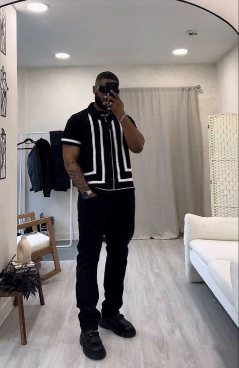 Black Men’s Date Outfit, Buff Men Outfits, Black Smart Casual Men’s Outfit, Men’s Birthday Outfit Ideas, Men’s Outfits For Dinner, Men Clubbing Outfits Nightclub, All Black Party Outfit Men, Black Slacks Outfit Men, Wine Tasting Outfit Men