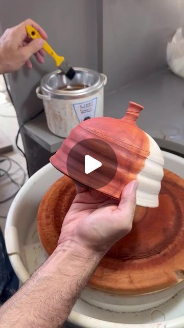 𝙏𝙝𝙚 𝘾𝙚𝙧𝙖𝙢𝙞𝙘 𝙎𝙘𝙝𝙤𝙤𝙡 on Instagram: "How to use iron oxide, a wax and glaze ❤️  •••  Follow @leobaruk_ceramica for more!" Copper Oxide Ceramics, Cinnabar Glaze Combinations, Pottery Oxides, Iron Oxide Wash Pottery, Oxides On Ceramics, Oxide Wash Pottery, Iron Oxide Ceramics, Ceramic Oxides, Pottery Tips