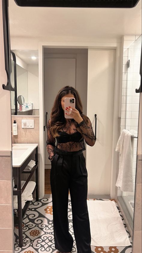 Lace Layering Top Outfit, Sheer Lace Top Outfit, Outfit Ideas Trousers, Fall Outfits Dinner, Dinner Date Outfit Ideas, Black Trouser Outfit, Sheer Top Outfit, Trouser Pants Outfits, Outfits Fall 2023